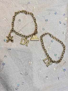 Diamond International Souvenir Charm Bracelets Set of 2 & 4 charms